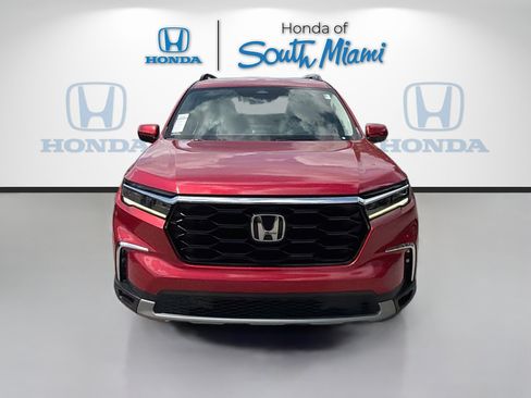 Certified 2023 Honda Pilot Touring image 2
