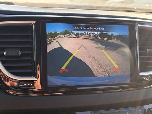 Used 2024 Chrysler Pacifica Touring-L image 18