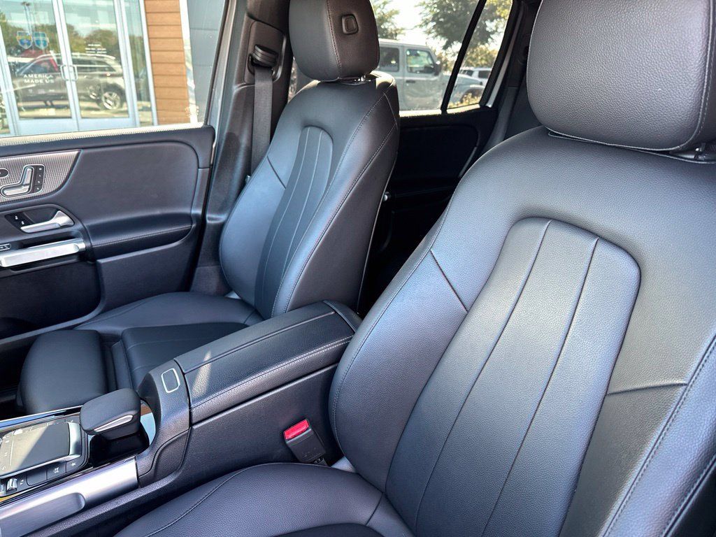 Used 2021 Mercedes-Benz GLB 250 4MATIC w/ Premium Package image 26