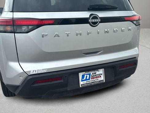 Used 2025 Nissan Pathfinder SV FWD image 12