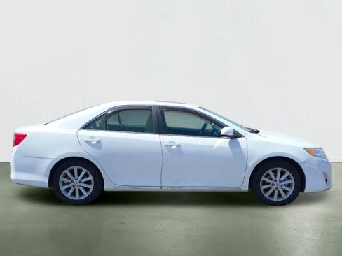 Used 2013 Toyota Camry XLE FWD image 7