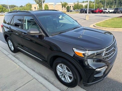 Used 2023 Ford Explorer XLT w/ Equipment Group 202A AWD/4WD image 8
