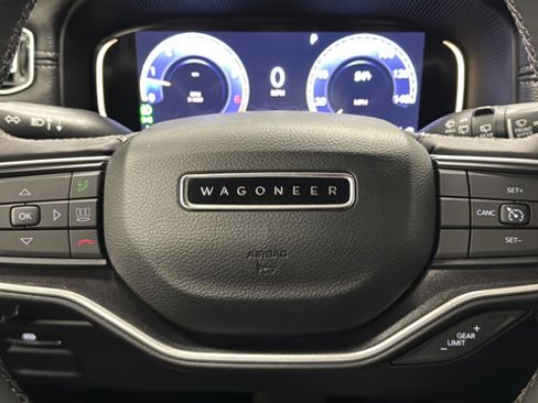 Used 2023 Jeep Wagoneer 4WD image 15