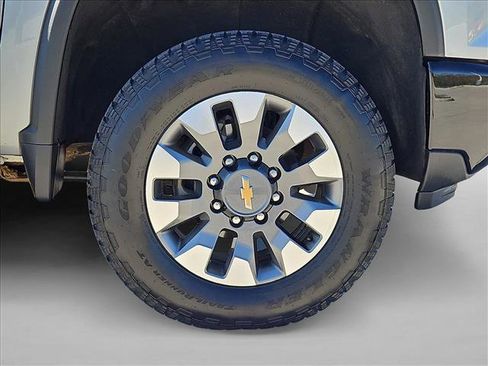 Used 2024 Chevrolet Silverado 2500 Custom w/ Custom Value Package image 23
