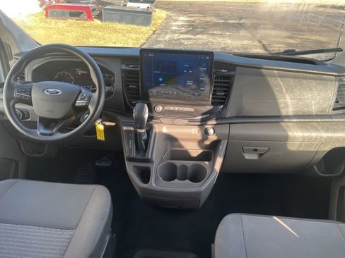 Used 2023 Ford Transit 350 XLT image 3