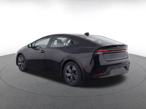 Used 2025 Toyota Prius LE FWD image 7