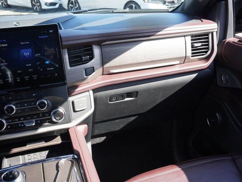 Used 2024 Ford Expedition Limited image 42