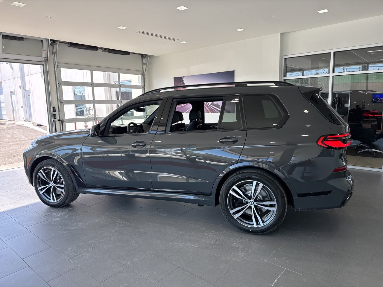New 2026 BMW X7 xDrive40i w/ M Sport Package AWD/4WD image 5