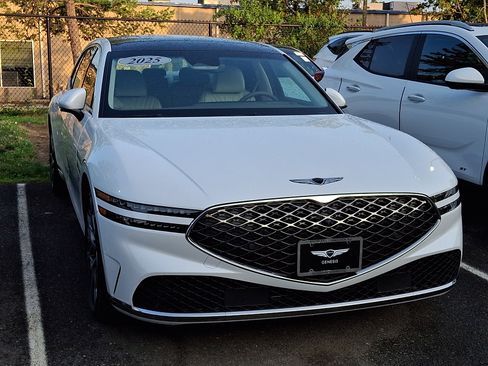 Certified 2025 Genesis G90 3.5T AWD/4WD image 2
