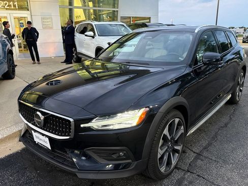 Used 2024 Volvo V60 B5 Cross Country Ultimate w/ Protection Package Premier AWD/4WD image 2