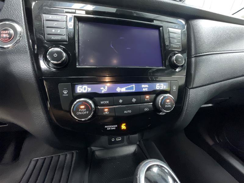 Used 2020 Nissan Rogue SV FWD image 17