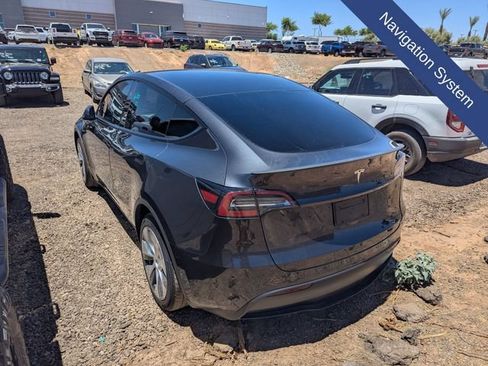 Used 2024 Tesla Model Y 2WD image 9