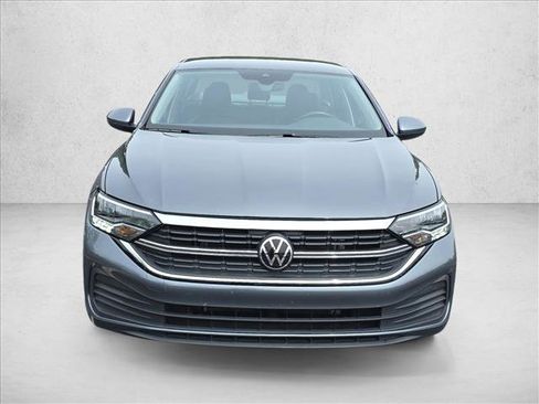 Used 2024 Volkswagen Jetta SE FWD image 2