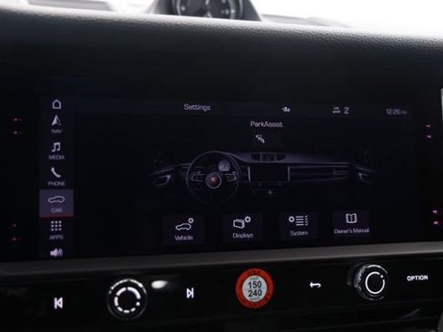 Used 2025 Porsche Macan AWD/4WD image 27