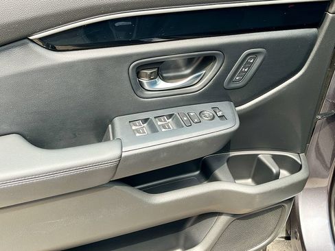 Used 2025 Honda Pilot EX-L image 17