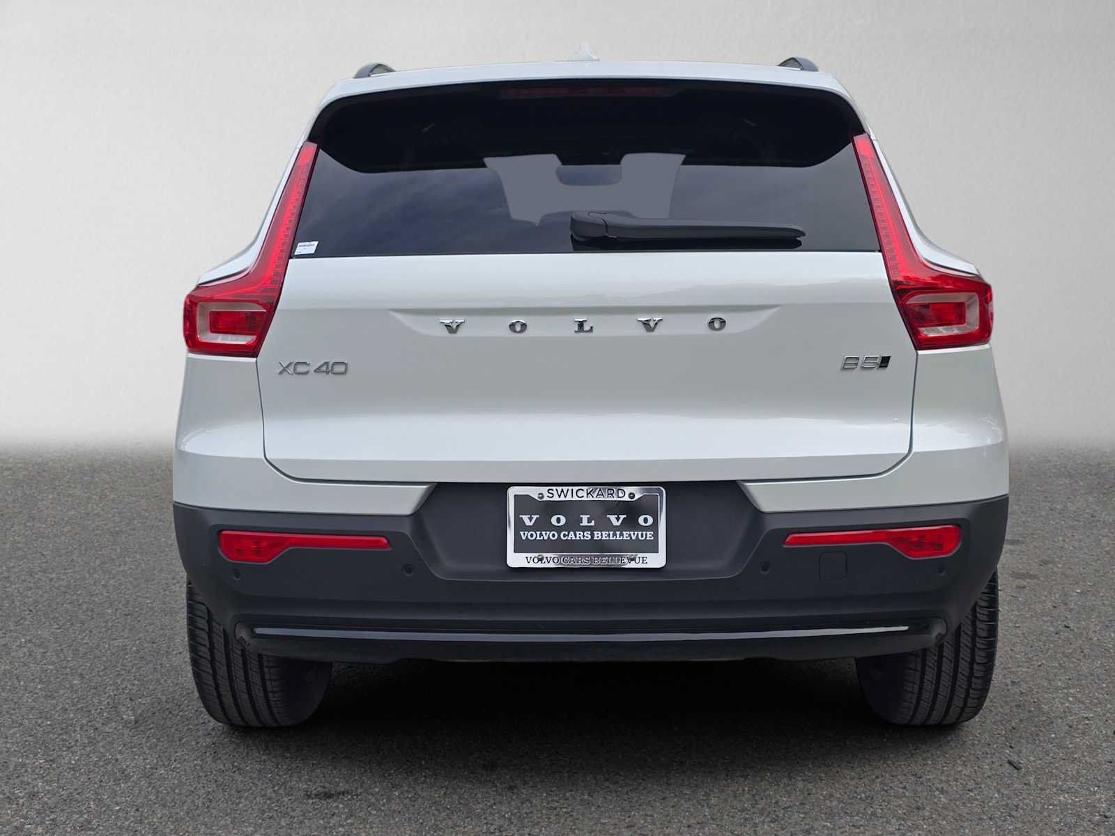 Used 2026 Volvo XC40 B5 Core w/ Climate Package AWD/4WD image 4