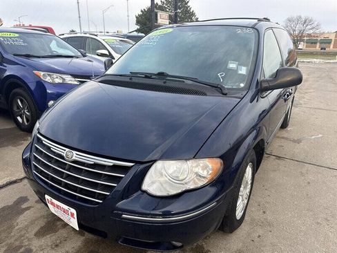 Used 2005 Chrysler Town & Country Touring w/ Luxury Group image 1
