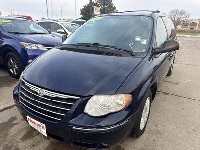 Used 2005 Chrysler Town & Country Touring w/ Luxury Group
