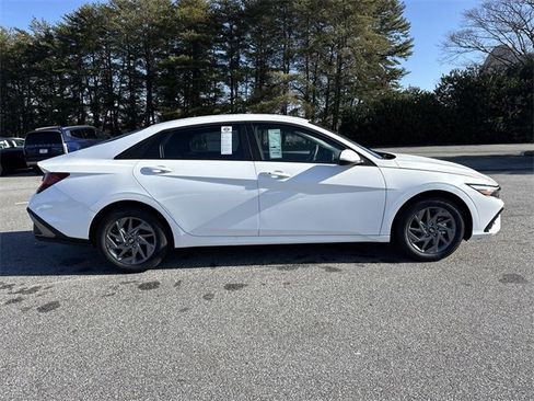 New 2026 Hyundai Elantra Blue image 8