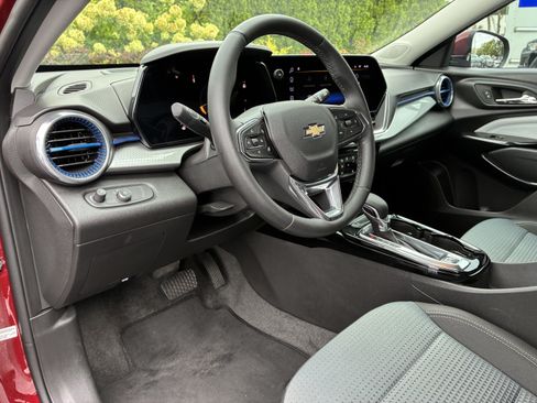 Used 2025 Chevrolet Trax LT w/ Driver Confidence Package FWD image 22
