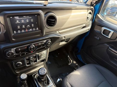 Used 2021 Jeep Gladiator Sport image 25