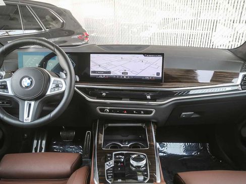 Used 2026 BMW X7 M60i image 9
