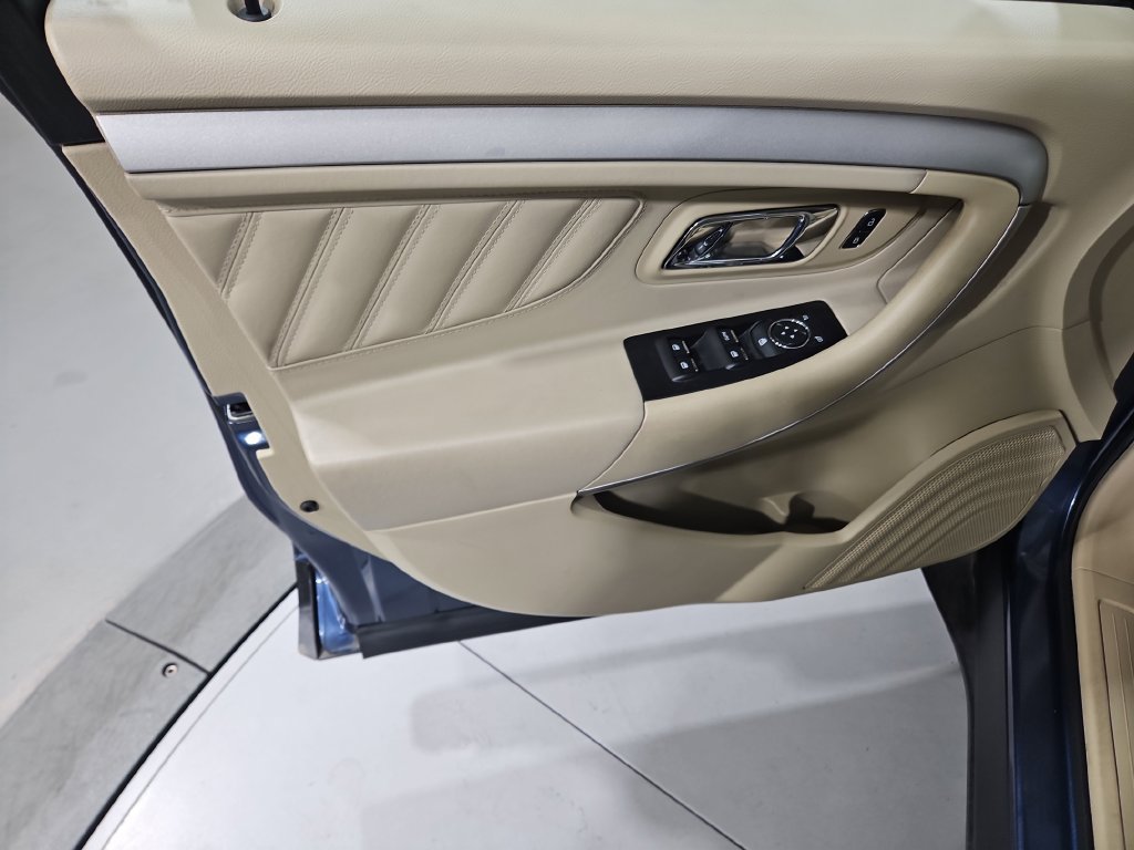 Used 2018 Ford Taurus SE FWD image 11