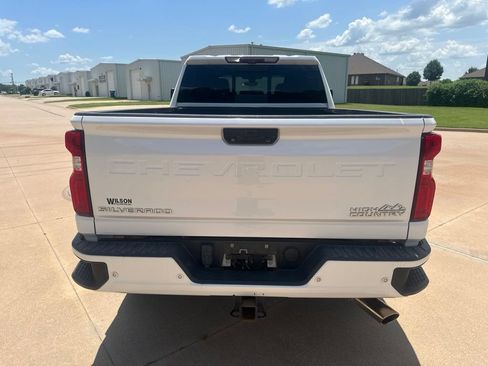 Used 2020 Chevrolet Silverado 2500 High Country w/ Technology Package AWD/4WD image 4