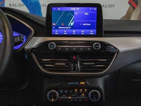 Used 2022 Ford Escape SEL w/ Technology Package image 4