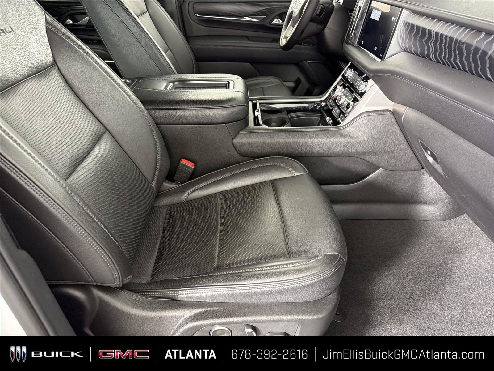 Used 2024 GMC Yukon XL Denali RWD image 11