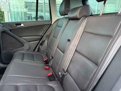 Used 2016 Volkswagen Tiguan SE image 10