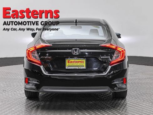 Used 2017 Honda Civic Touring image 6