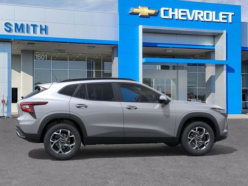 New 2026 Chevrolet Trax LT w/ LPO, Blackout Package image 5