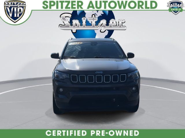 Used 2024 Jeep Compass Latitude AWD/4WD image 3