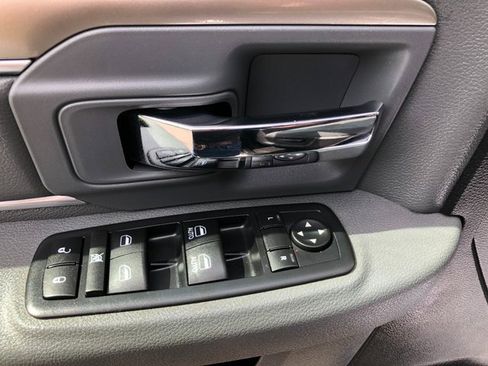 Used 2017 RAM 1500 Classic SLT image 6