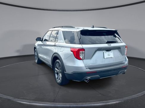 Used 2023 Ford Explorer XLT w/ Equipment Group 202A RWD image 10