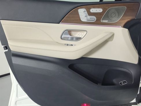 Used 2024 Mercedes-Benz GLS 450 4MATIC image 19