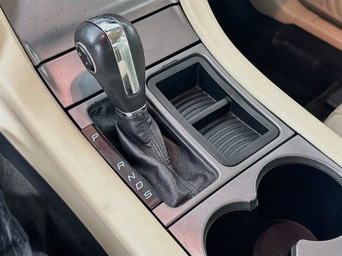 Used 2015 Ford Taurus SE FWD image 21