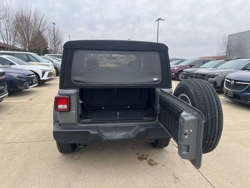 Used 2020 Jeep Wrangler Sport image 9