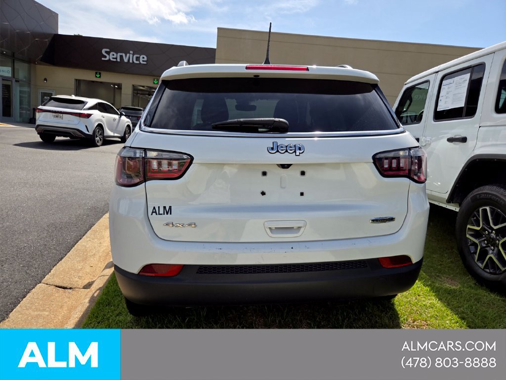 Used 2024 Jeep Compass Latitude AWD/4WD image 13
