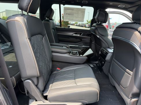New 2026 Jeep Grand Wagoneer Summit AWD/4WD image 22