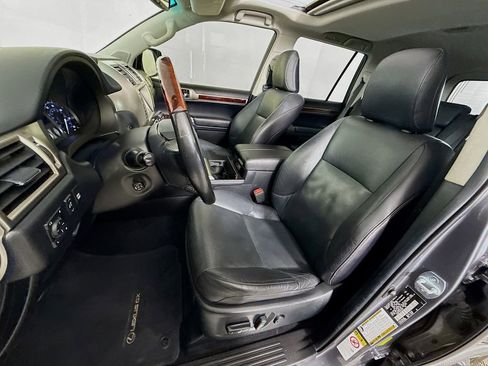 Used 2017 Lexus GX 460 Premium w/ Premium Package image 21