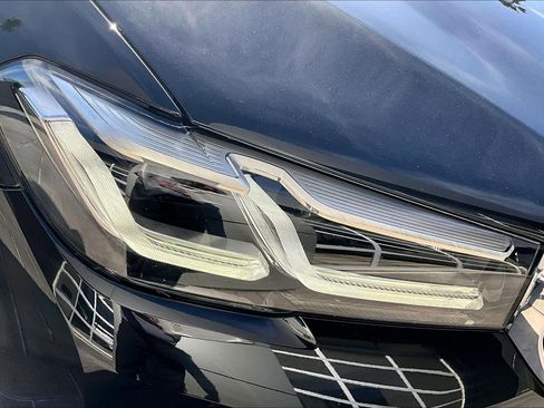 Used 2023 BMW 530i w/ Convenience Package image 28