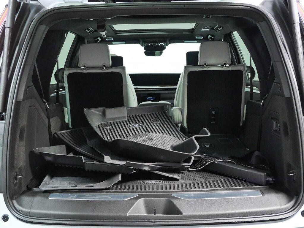 Used 2026 Cadillac Escalade Platinum Sport w/ LPO, ONYX Package AWD/4WD image 32