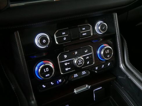 Used 2024 GMC Yukon Denali Ultimate AWD/4WD image 27
