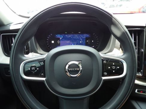 Certified 2022 Volvo XC60 B5 Inscription w/ Advanced Package AWD/4WD image 19