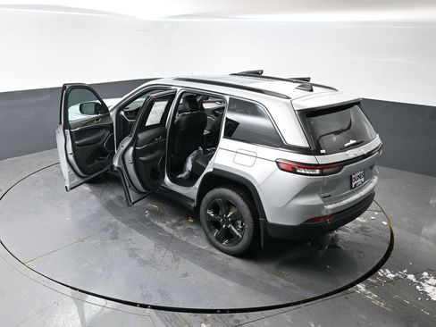 New 2026 Jeep Grand Cherokee Limited w/ Limited Altitude Package AWD/4WD image 48