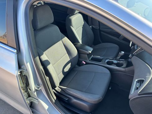 Used 2019 Chevrolet Cruze LT image 8