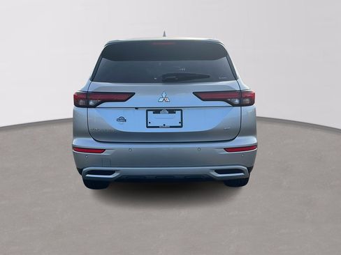 Used 2022 Mitsubishi Outlander SE image 6
