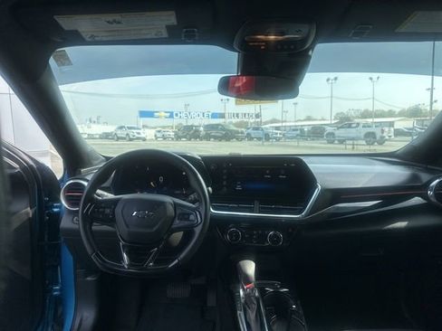 Used 2025 Chevrolet Trax RS w/ Driver Confidence Package image 9